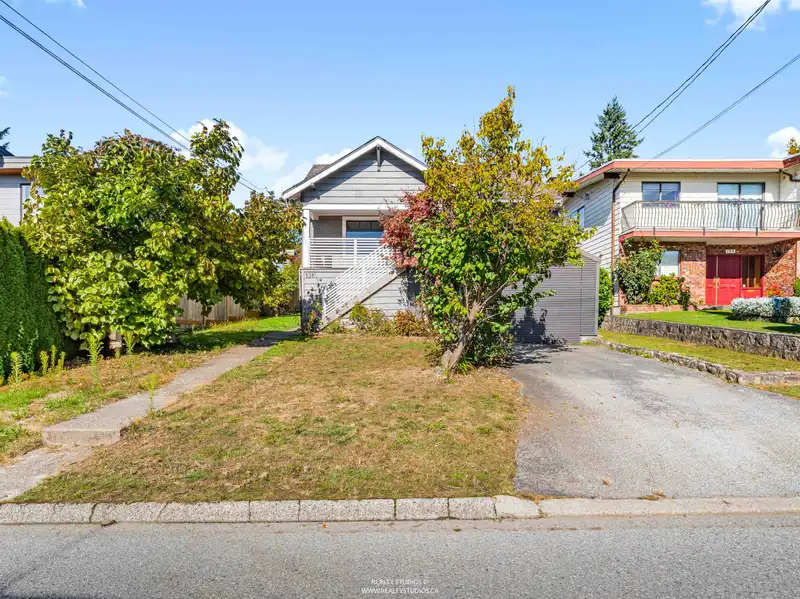 138 W KINGS ROAD - photo 1 of 38