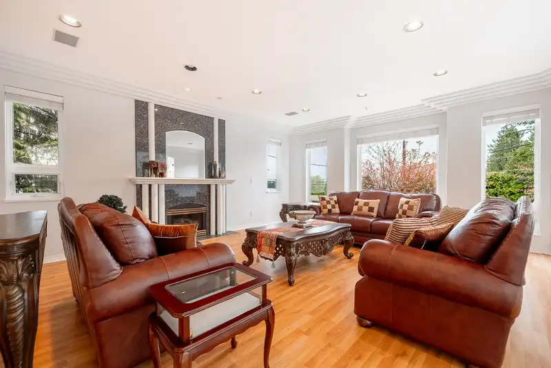 5809 SPERLING AVENUE - photo 4 of 40