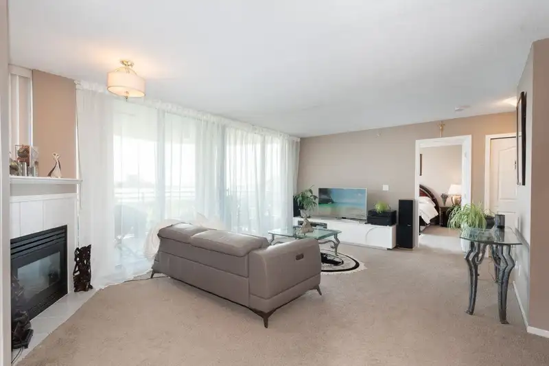 804 739 PRINCESS STREET - photo 3 of 40