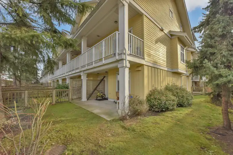 74 935 EWEN AVENUE - photo 2 of 33