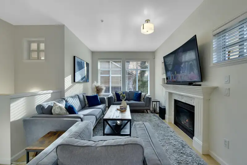 74 935 EWEN AVENUE - photo 4 of 33