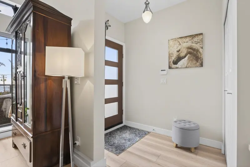 812 MAPLE STREET - photo 4 of 25