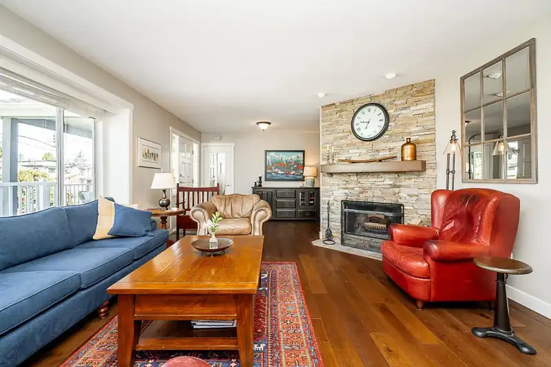 944 164 STREET - photo 4 of 36