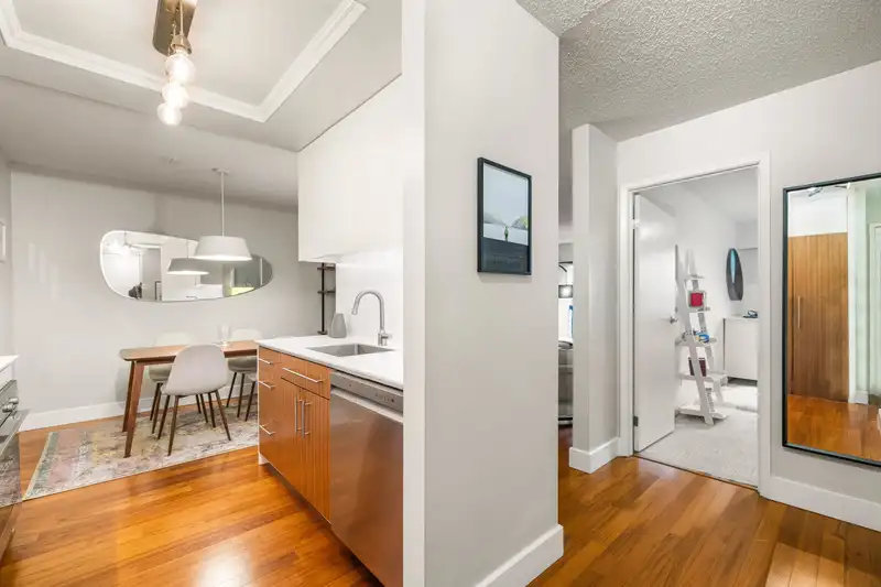 302 1825 W 8TH AVENUE - photo 3 of 17