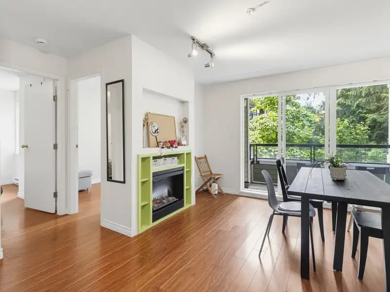 202 6888 SOUTHPOINT DRIVE - photo 4 of 15