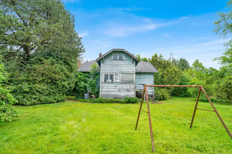 6565 152 STREET - photo 2 of 29