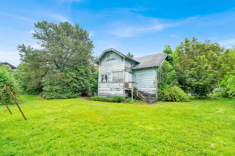 6565 152 STREET - photo 3 of 29