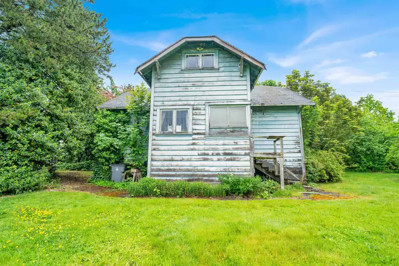 6565 152 STREET - photo 4 of 29