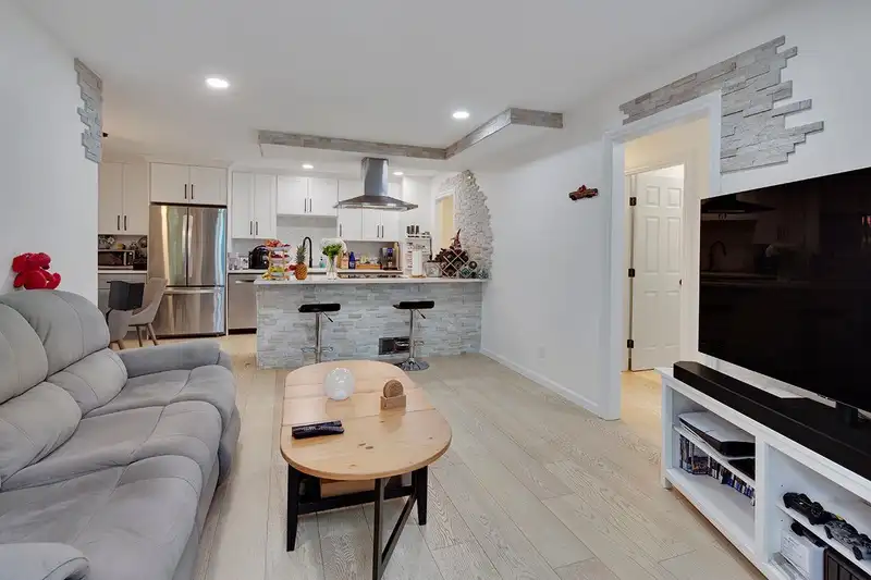 1840 PURCELL WAY - photo 3 of 33