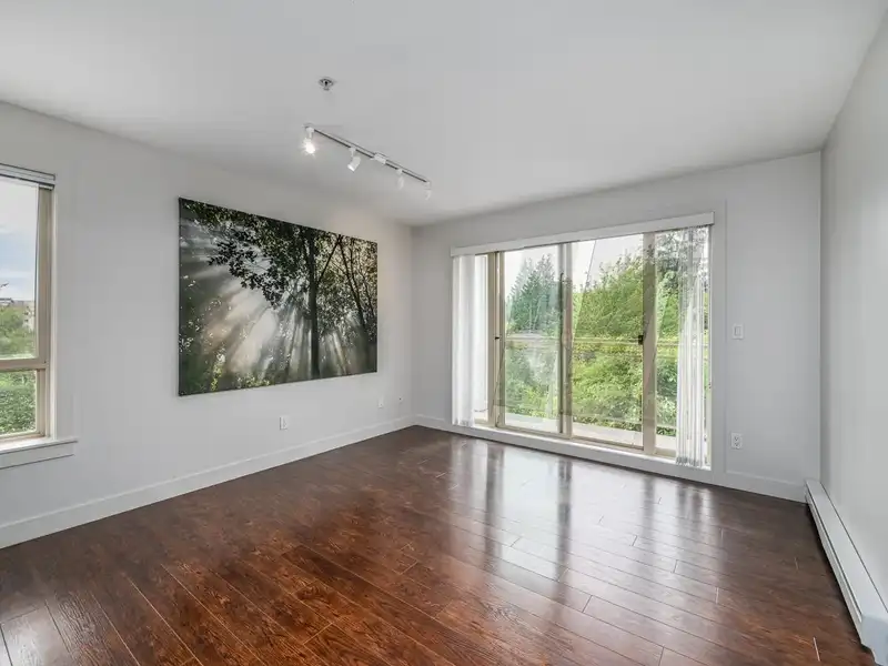 302 2228 WELCHER AVENUE - photo 1 of 27