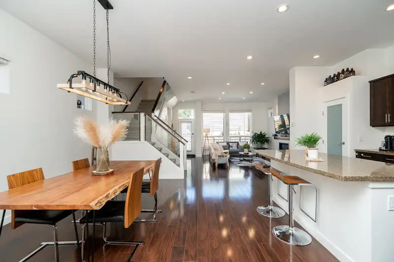 3381 WATKINS AVENUE - photo 3 of 33