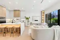 2 648 E 23RD AVENUE - thumbnail 1