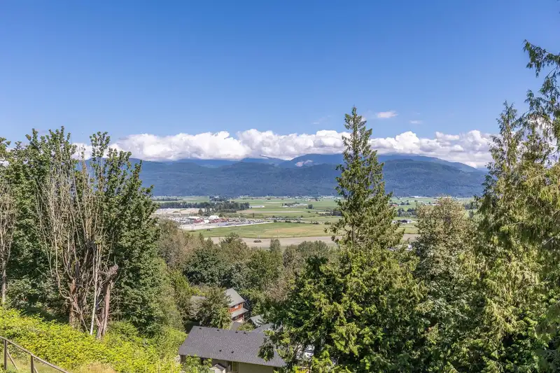 36382 SANDRINGHAM DRIVE - photo 1 of 40