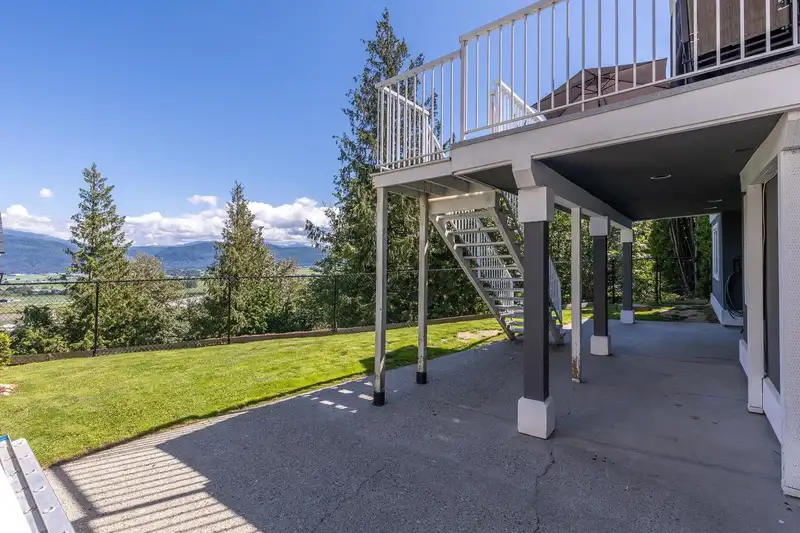 36382 SANDRINGHAM DRIVE - photo 2 of 40