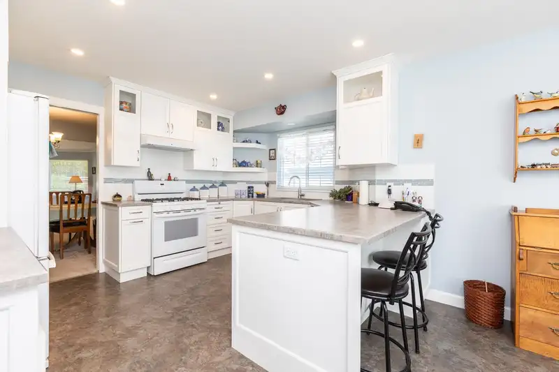 10 1450 MCCALLUM ROAD - photo 3 of 40