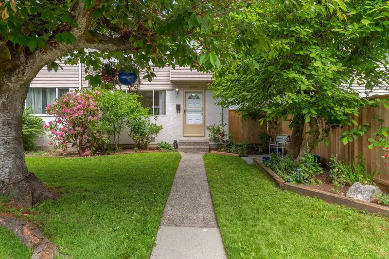 2029 FRASER AVENUE - photo 1 of 33