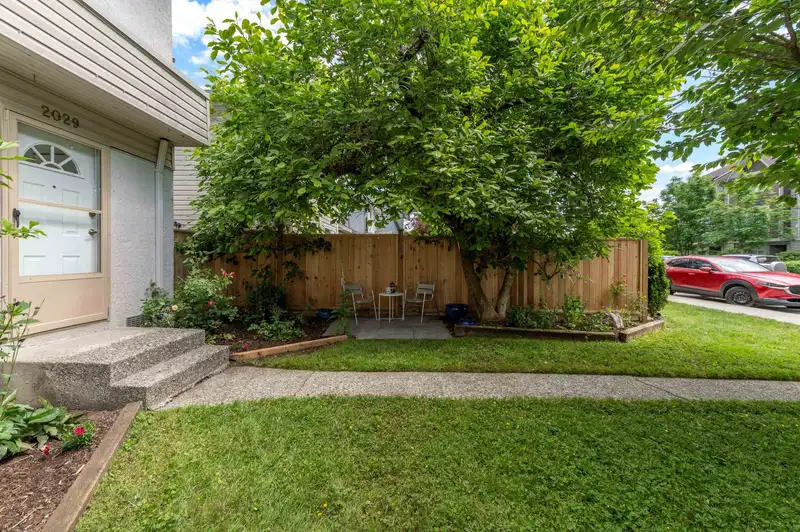 2029 FRASER AVENUE - photo 2 of 33