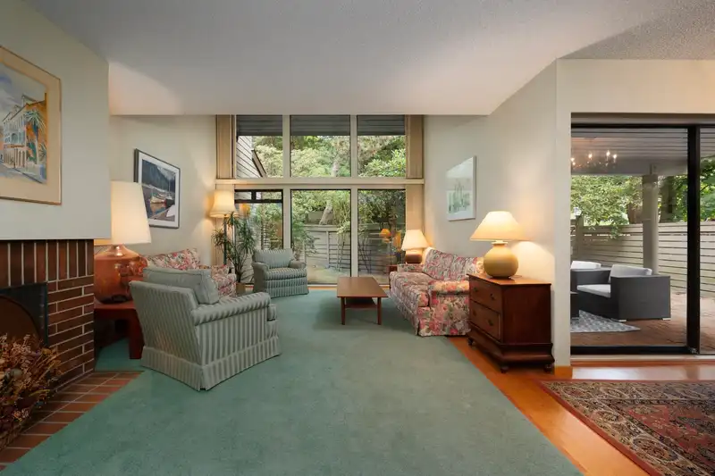4042 YEW STREET - photo 2 of 21