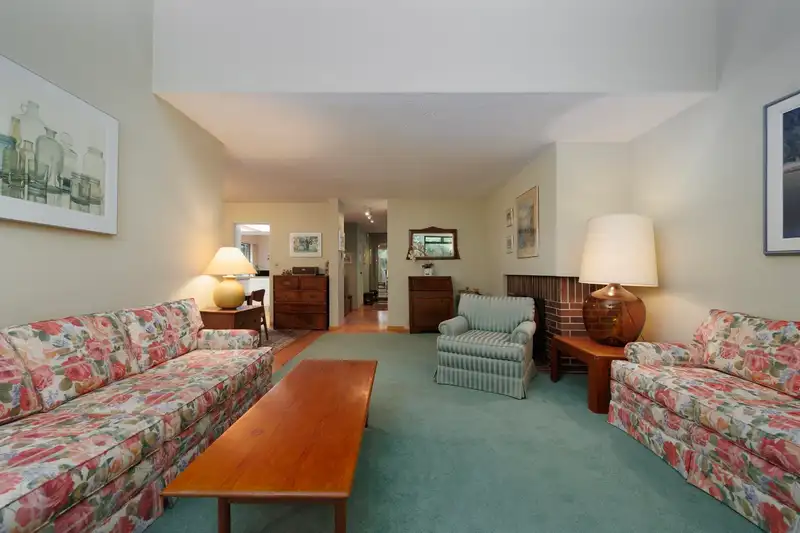 4042 YEW STREET - photo 4 of 21