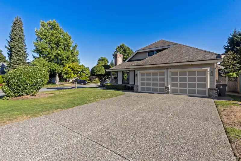 14854 21 AVENUE - photo 1 of 40