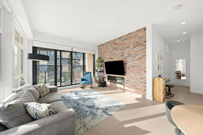 214 300 SALTER STREET - photo 4 of 25