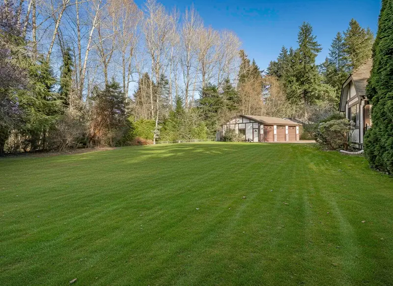 2570 142 STREET - photo 4 of 25