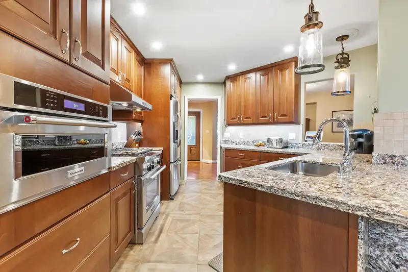 23050 125A AVENUE - photo 3 of 40