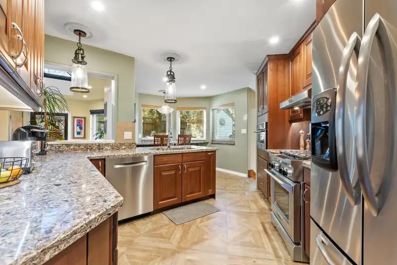 23050 125A AVENUE - photo 4 of 40