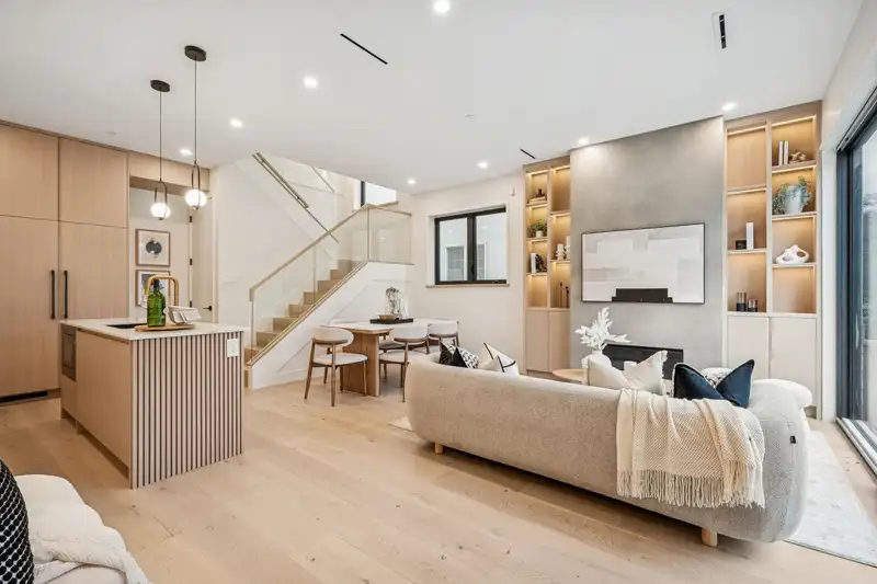 1 448 W 20 AVENUE - photo 2 of 37
