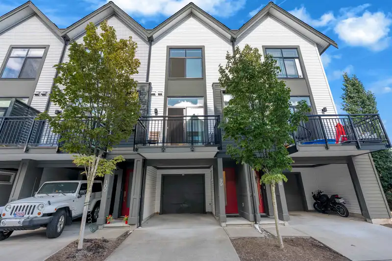 99 17568 57A AVENUE - photo 2 of 26