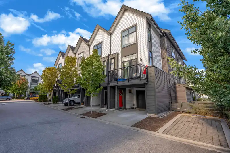99 17568 57A AVENUE - photo 3 of 26