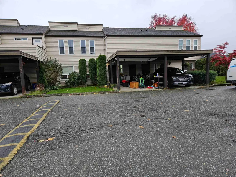 255 27411 28 AVENUE - photo 1 of 24