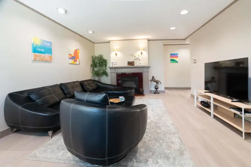 3870 W 17TH AVENUE - photo 3 of 18