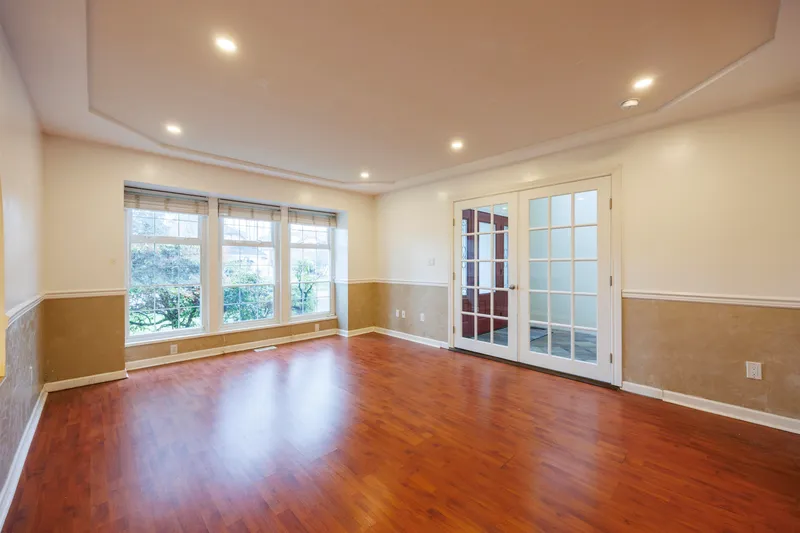 10333 167 STREET - photo 3 of 16