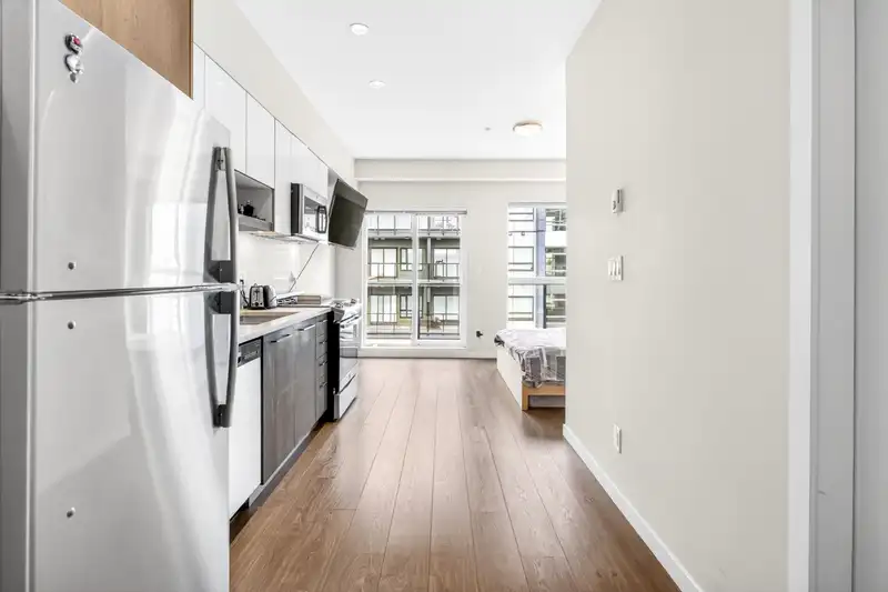 523 13768 108 AVENUE - photo 3 of 33