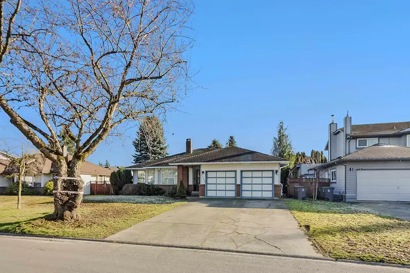 15436 94 AVENUE - photo 1 of 36