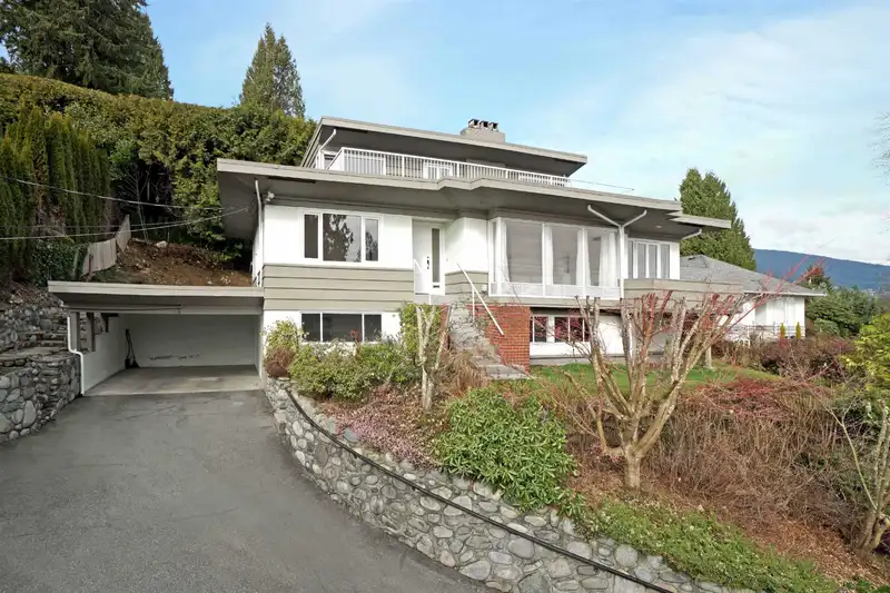 875 ESQUIMALT AVENUE - photo 3 of 35