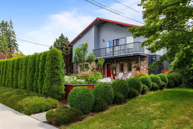 449 LAKEVIEW STREET - photo 1 of 37