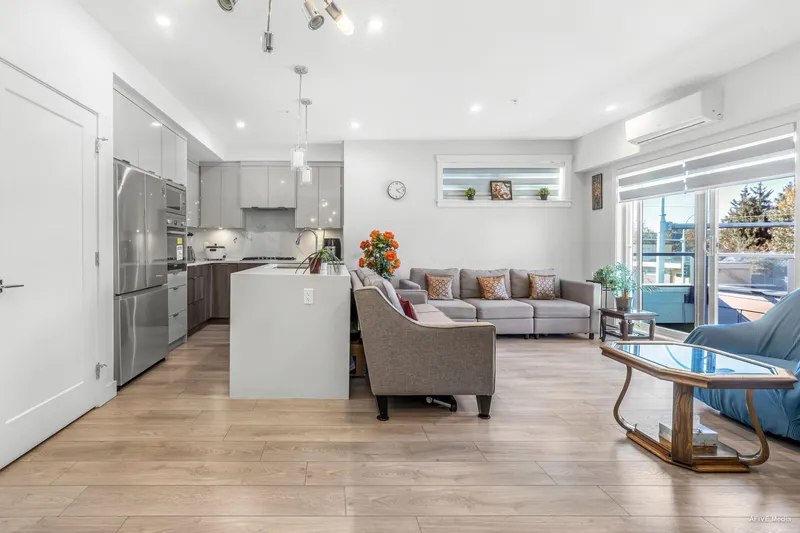 B208 14438 72 AVENUE - photo 4 of 21