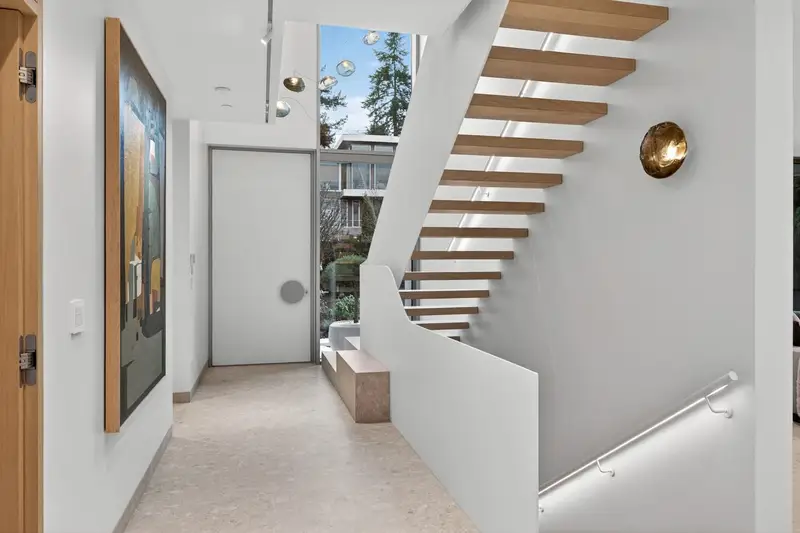 4521 LANGARA AVENUE - photo 3 of 25