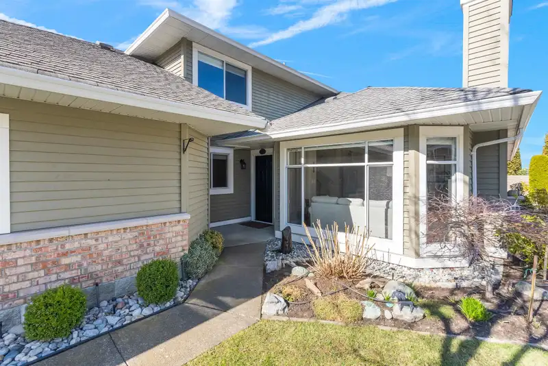 33 2672 151 STREET - photo 4 of 32