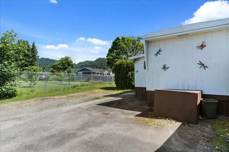 24 6900 INKMAN ROAD - photo 4 of 27