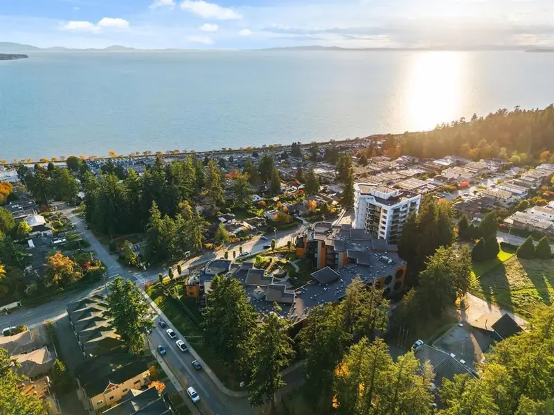 208 14855 THRIFT AVENUE - photo 4 of 25