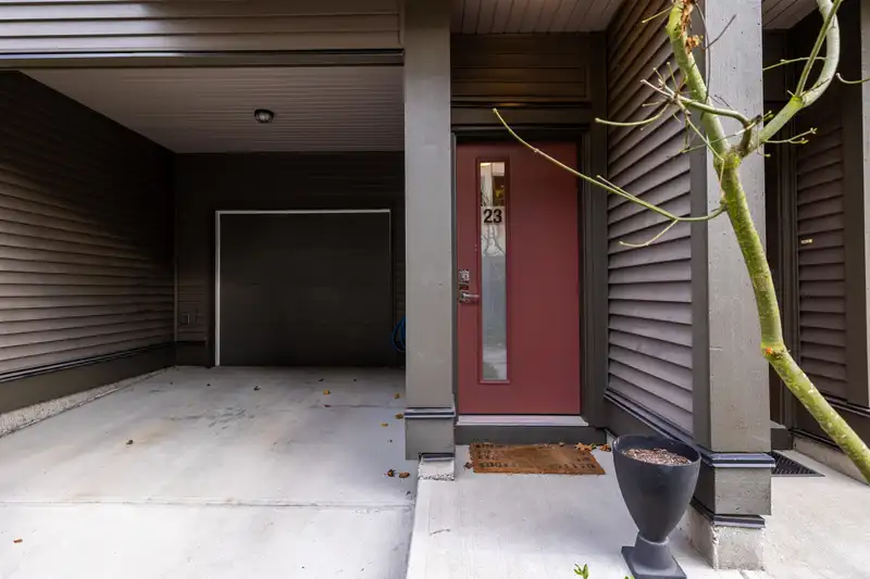 23 7811 209 STREET - photo 2 of 40