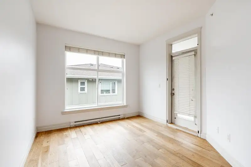 414 2343 ATKINS AVENUE - photo 4 of 19