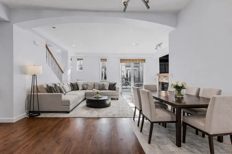 18 20738 84 AVENUE - photo 3 of 16