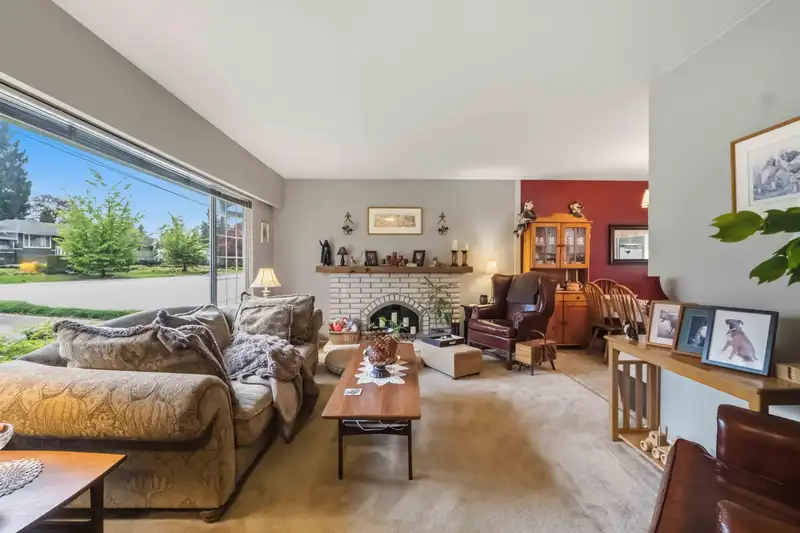 14713 110 AVENUE - photo 4 of 34