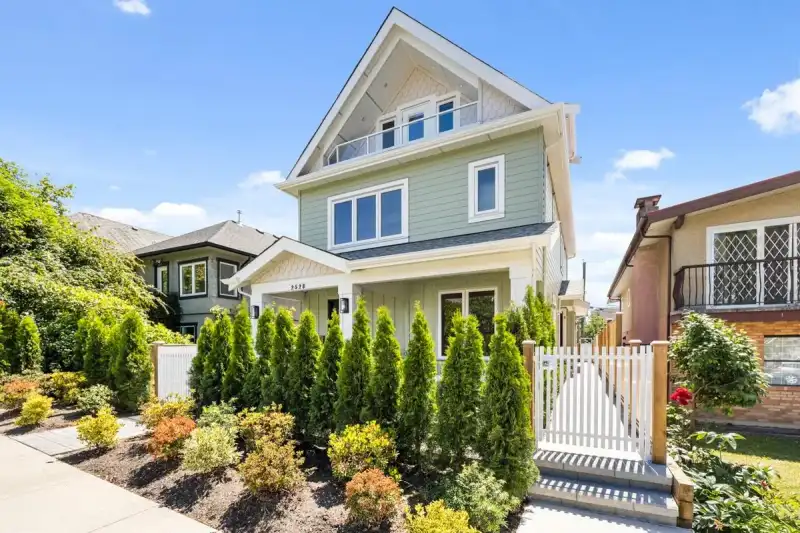 2 2528 TURNER STREET - photo 1 of 33