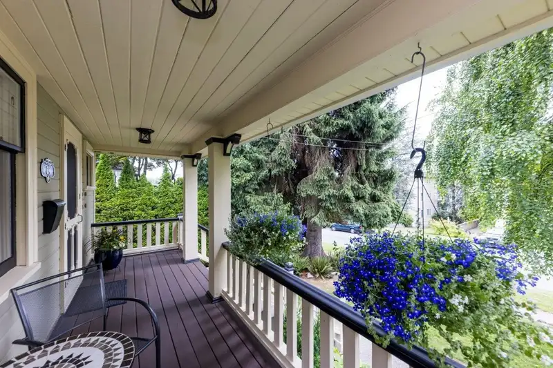 618 COLBORNE STREET - photo 3 of 40