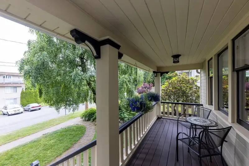 618 COLBORNE STREET - photo 4 of 40